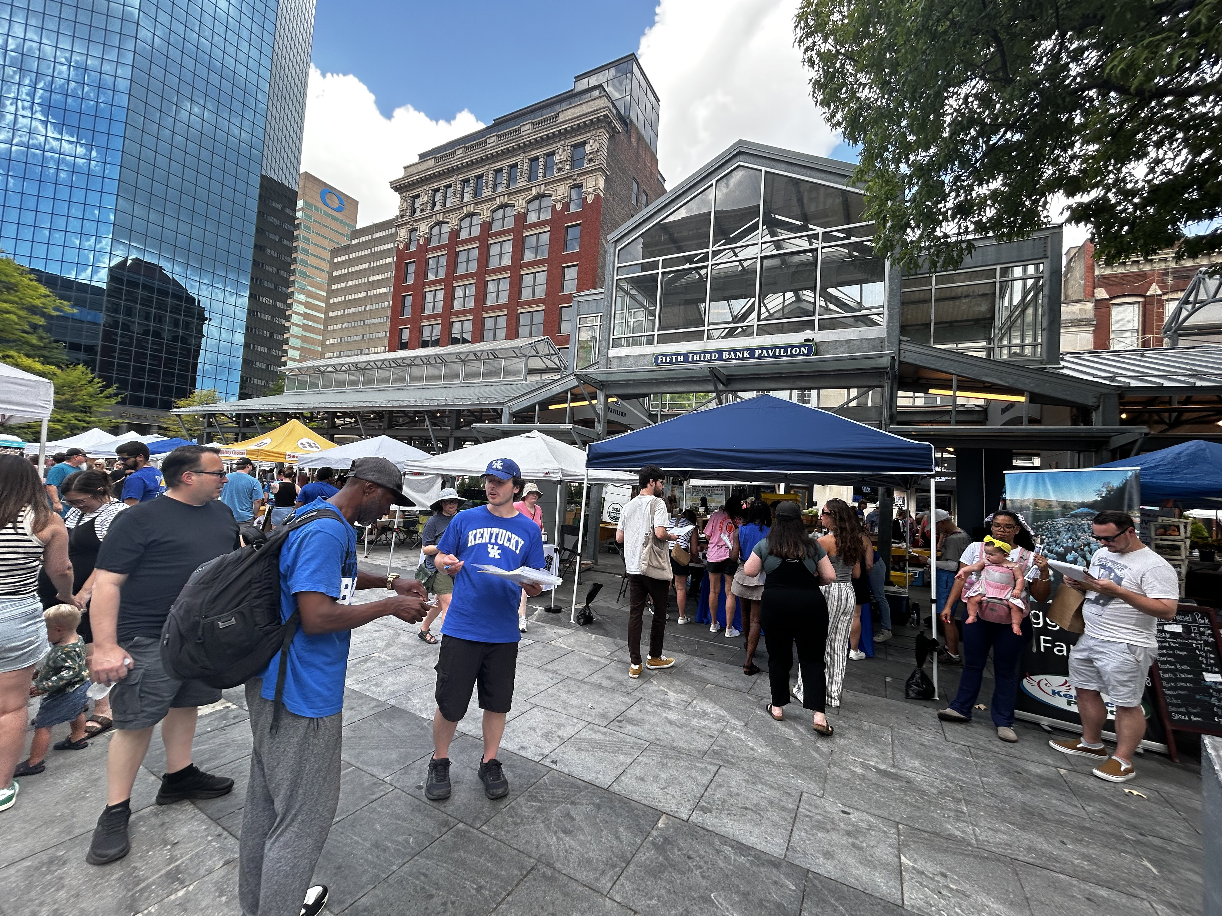 Crops Under Cover team conducting Willingness to Pay Survey at KY Farmer's Market